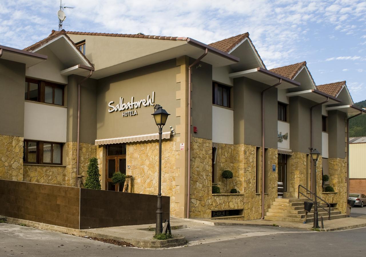 Hotel Salbatoreh Beasain Esterno foto
